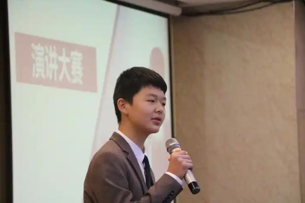 普通人演讲存在的问题，常表现为演讲语调太平淡