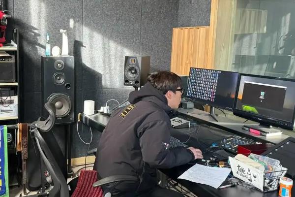 为什么网络配音比商配知名度低，商配配音是有专业团队运营的