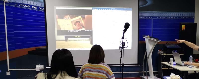 配音的正确发声方法，需放松嗓子用最小的气息量冲击声带