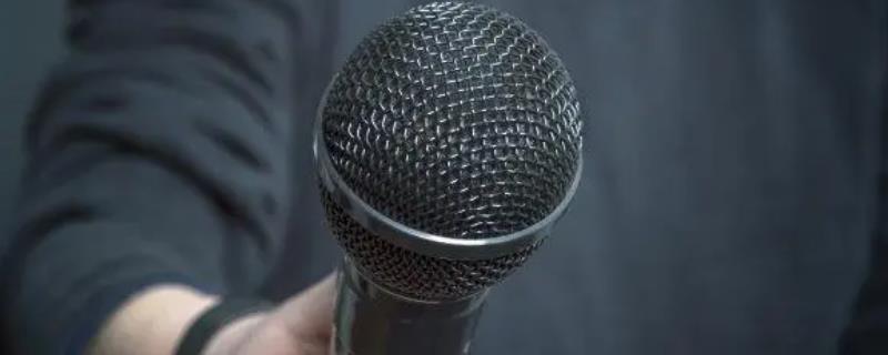 主持人如何防走光,在上台之前穿好安全裤