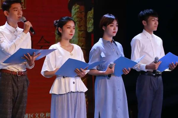 朗诵时的断句方法，根据气息长短、语意、语法结构、重点内容做出划分