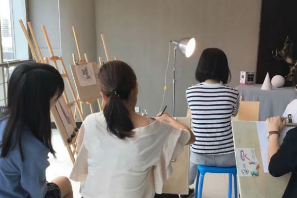 自学画画能不能找到工作，可以从事艺术培训机构、插画行业等工作
