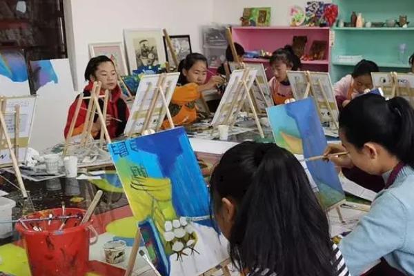 自学画画能不能找到工作，可以从事艺术培训机构、插画行业等工作