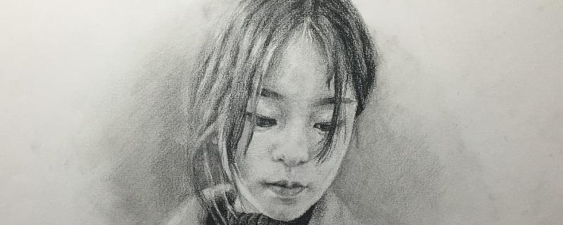画素描头像的方法，画出轮廓确定五官后再完善细节