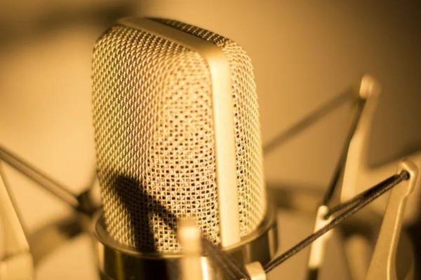 男生声音太细如何解决，锻炼膈肌能让声音更具力量感