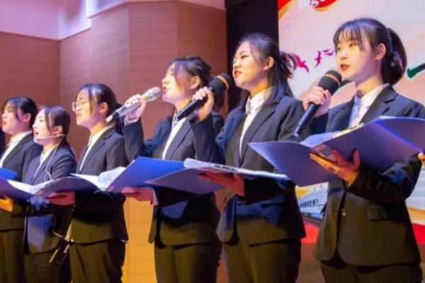 朗诵要注意哪些要点，要遵循以情带声以声传情于听众