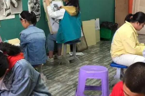 学画画可以进入哪些行业，以下4种值得考虑