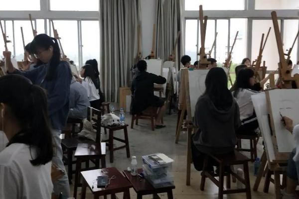 喜欢画画应该选哪种专业，UI设计、美术学、园林设计等专业均可考虑