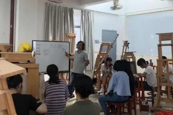 喜欢画画应该选哪种专业，UI设计、美术学、园林设计等专业均可考虑