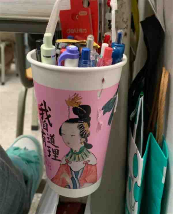 奶茶杯自制笔筒怎么做好看教程图片