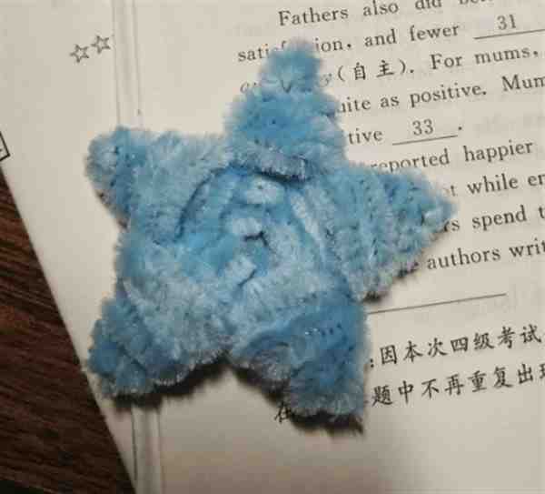 手工扭扭棒可爱挂件蓝色星星教程图解