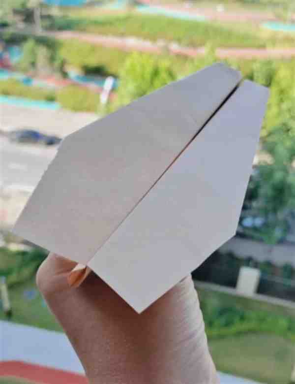 怎么折纸飞机才能飞得远飞得高（详细图解）