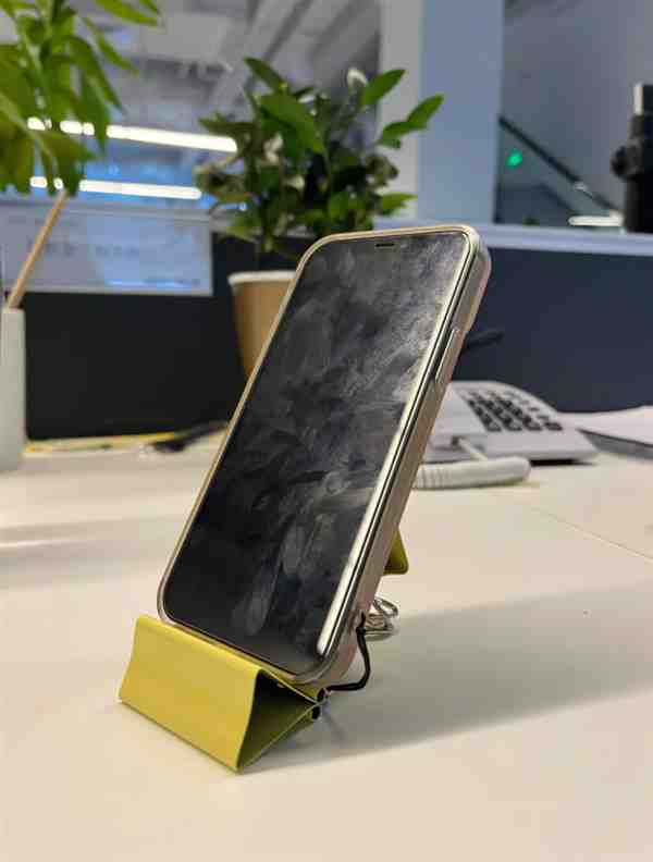 长尾夹怎么做手机支架 自己动手做个手机支架