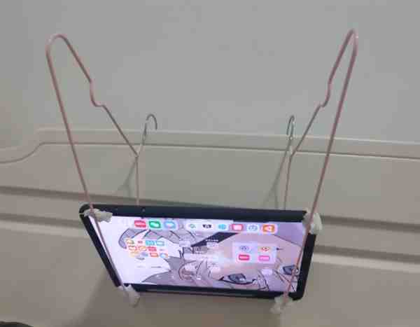 如何自制懒人手机支架躺在床上