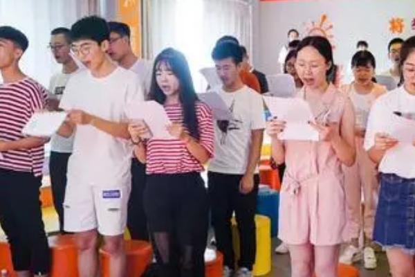 口才不好建议看什么书，推荐一天一点口才训练