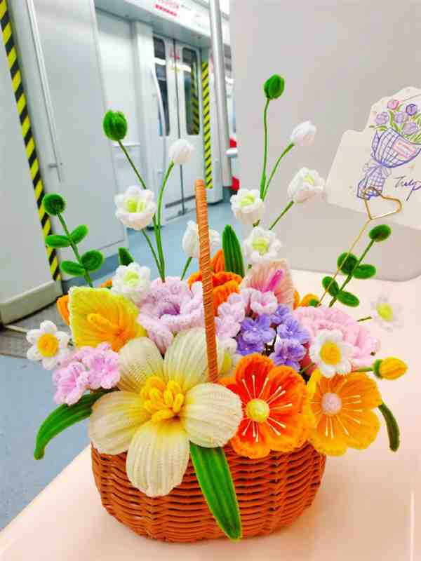 5根扭扭棒手工做小篮子教程 手工小篮子扭扭棒作品大全