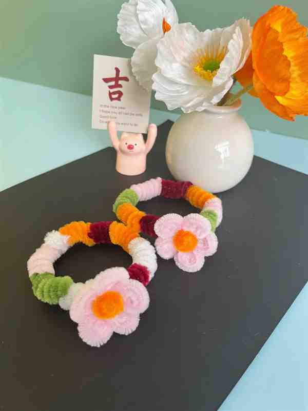 怎样用扭扭棒做手环教程图解 扭扭棒简单手工小饰品手环