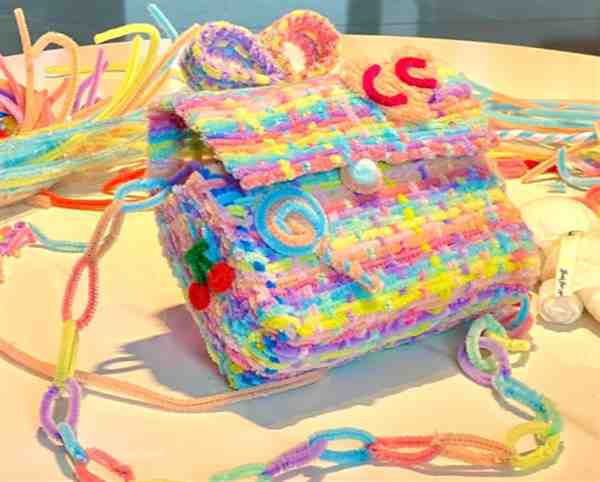 5根扭扭棒手工做包的教程详细图解