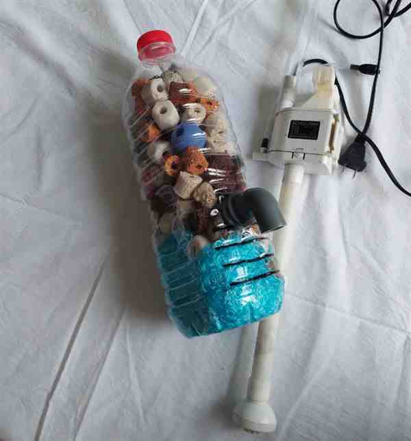 如何用可乐瓶做鱼缸过滤器制作方法