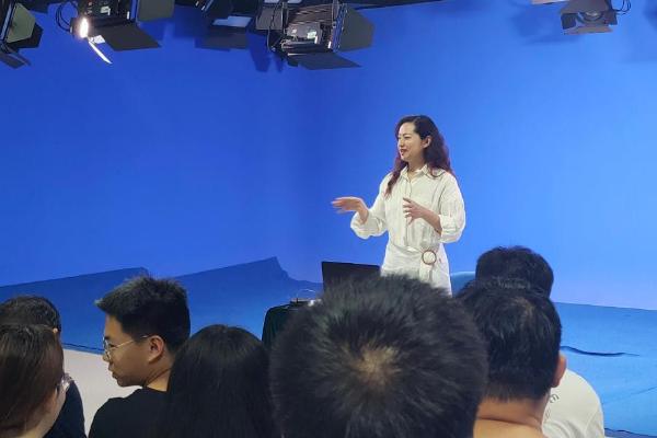 新手主持人入门要领，首先音准和音调都要清晰