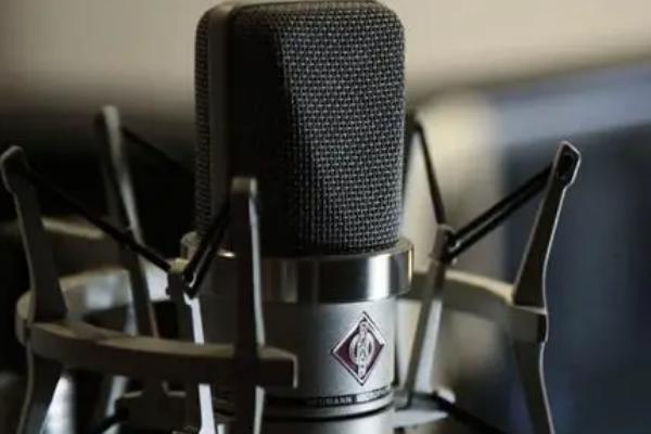 播音和配音哪个更好找工作，取决于自己的专业和水平