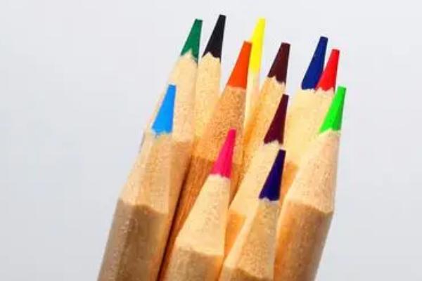 素描上色用哪种笔，以彩铅和粉彩为主