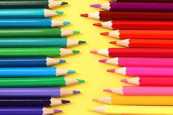 素描上色用哪种笔，以彩铅和粉彩为主
