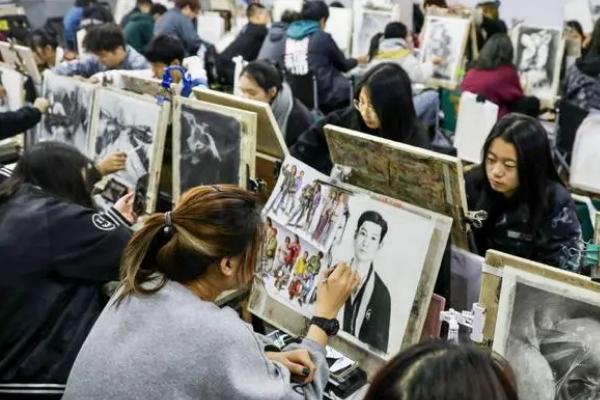 美术生高考如何选择专业，根据自己的专业实力和兴趣来选择