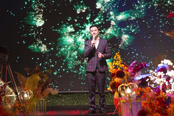 如何自学婚礼主持，要求吐字发音清晰、说话流畅