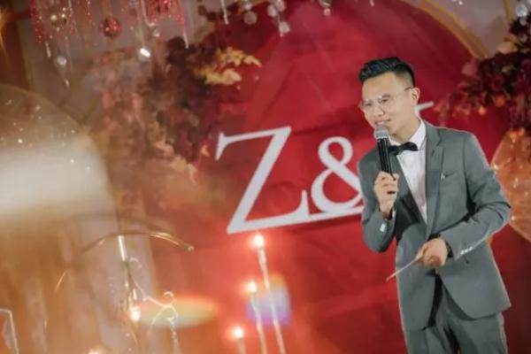 如何自学婚礼主持，要求吐字发音清晰、说话流畅