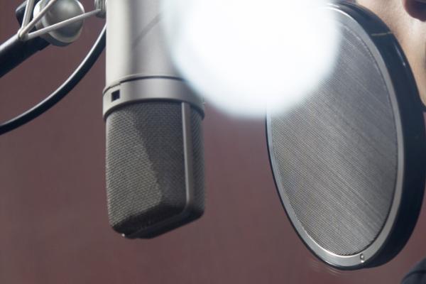 怎么练温柔的声音，放慢语速、控制音调