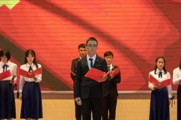 朗诵声音怎么样才算饱满，进行发声的时从丹田蓄力