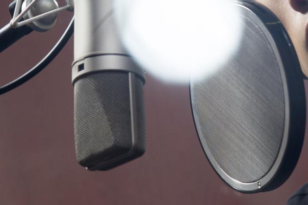 男生变声期让声音变好听的方法，需节制用嗓、保持良好的生活习惯
