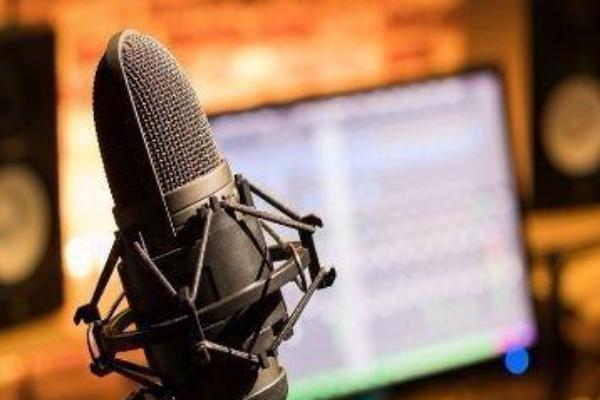 怎样让声音和录音相同，首先要准备一套好的收音设备