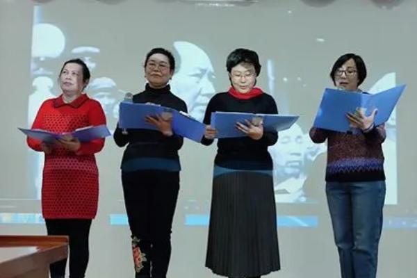 朗诵表演比较生硬不自然怎么解决，先改善僵硬的肢体动作