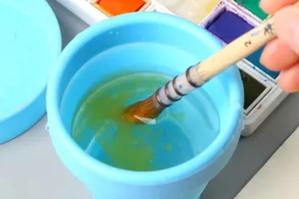 水粉笔用什么材质的比较好，常用羊毫笔，狼毫笔等