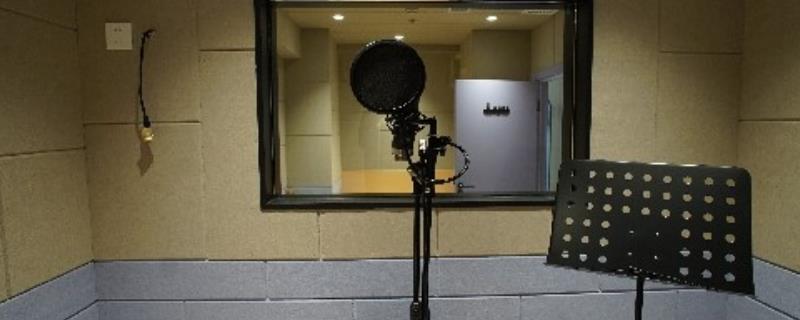怎么配配音旁白，要从故事情节以及环境来进行展开