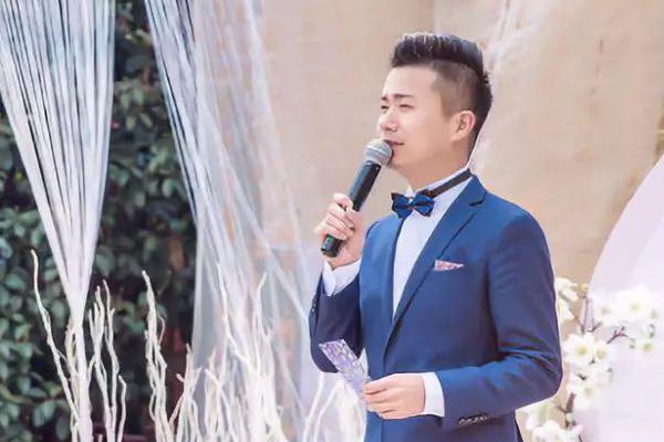 婚礼主持人如何活跃气氛，可以和小朋友或现场来宾互动