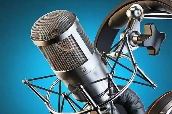 如何才能让声音更有魅力，可以自然的把语速放慢