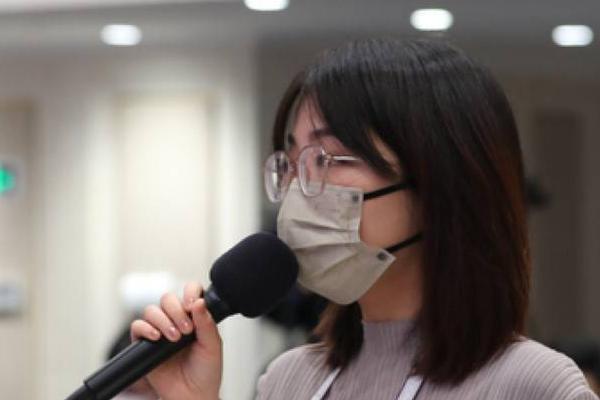 女生适不适合作记者，记者是很适合女生的岗位