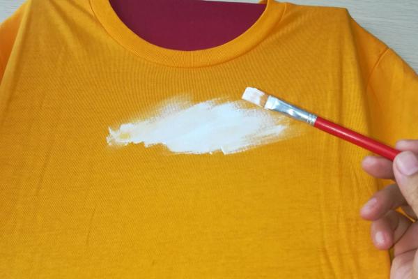 丙烯颜料画到衣服上能洗掉吗，可使用酒精对颜料进行溶解