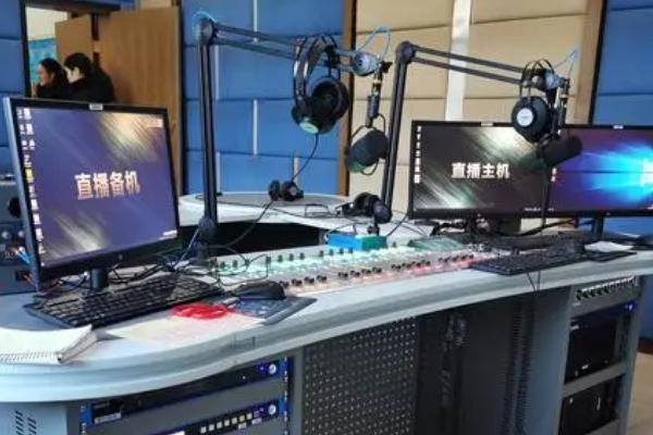 电台主播练声音的方法，自己要把控好声调的变化
