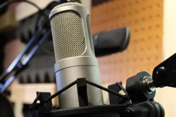 给广告配音声音的特点表现在哪，首先确定一个年龄定位