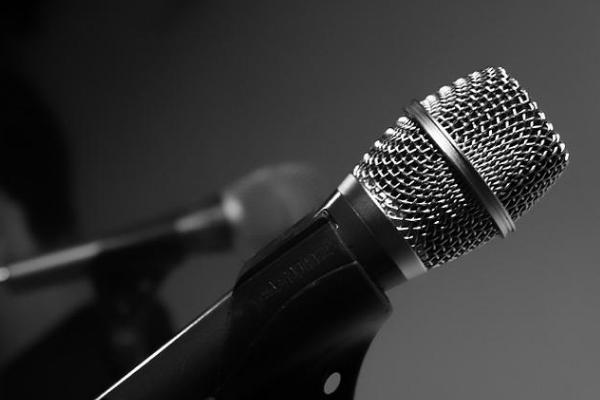 如何做好英文配音，口部操、英文音标等都需要练习