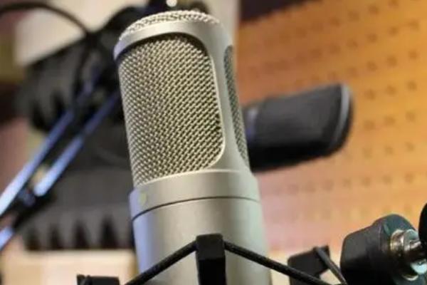专职配音如何赚钱，可以选择签约工作室