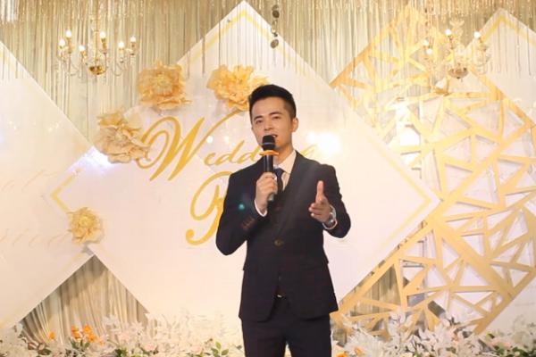 怎么选婚礼主持人，根据其形象气质和经验等方面选择