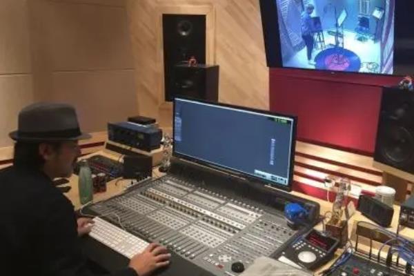 配音工作可以做多久，从业者的年龄多为35-40岁左右