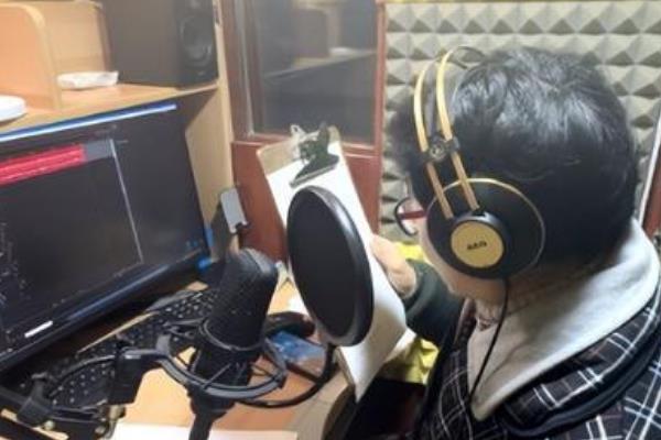 女生练播音腔的方法，多听多练是关键