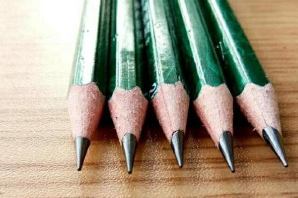 动漫手绘怎么学，首先需要掌握基本的线条绘制技巧