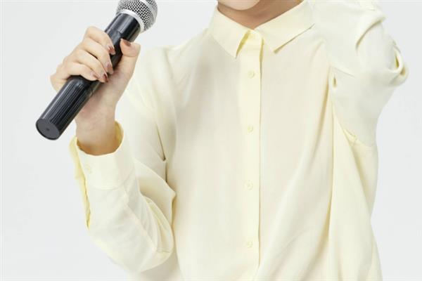 学播音主持多久出成果，最少学习半年以上